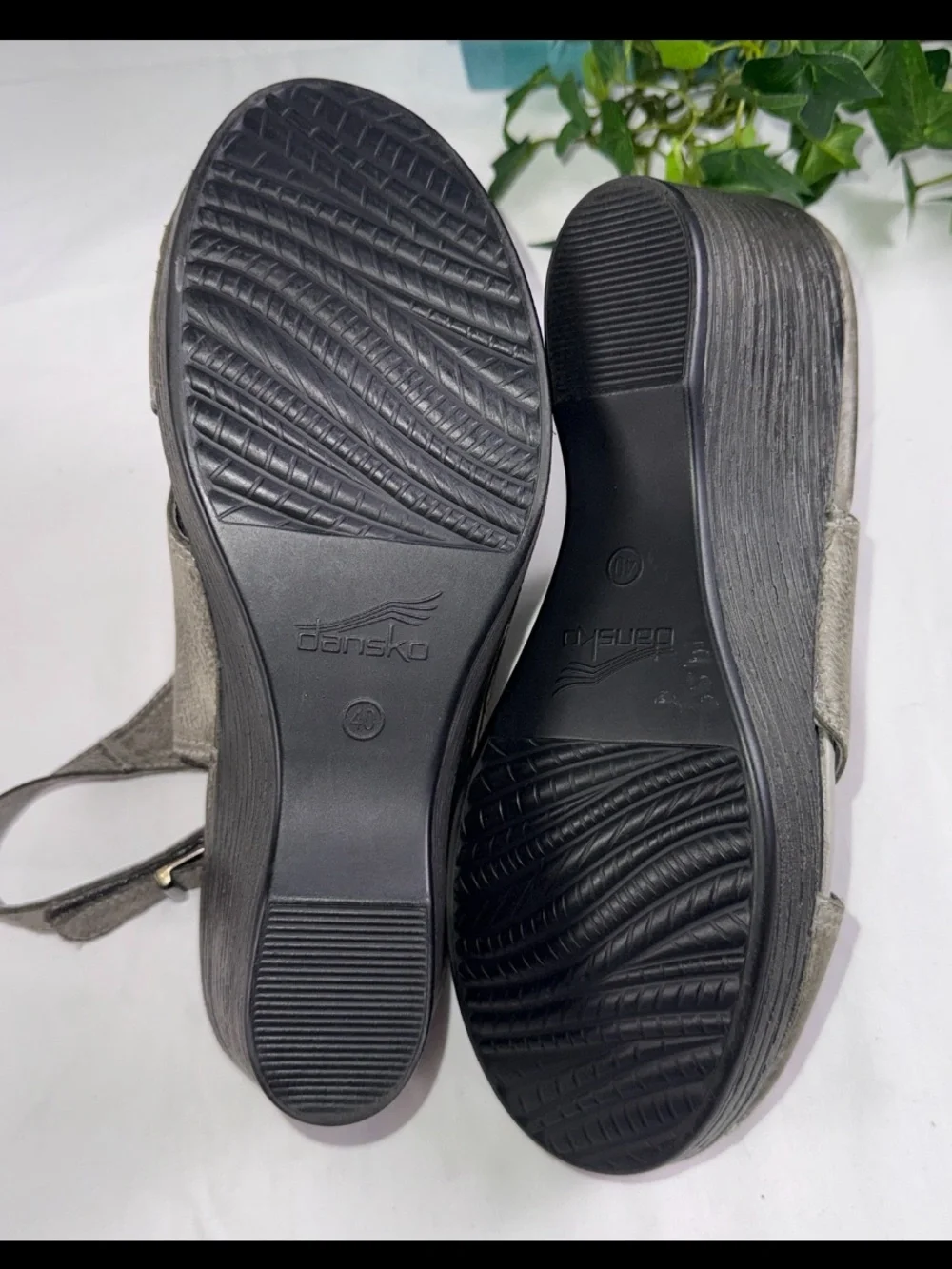 Dansko Vanda Ankle Bootie EU40 US10 Taupe L Slingback Heeled Sandals Wedge Shoe